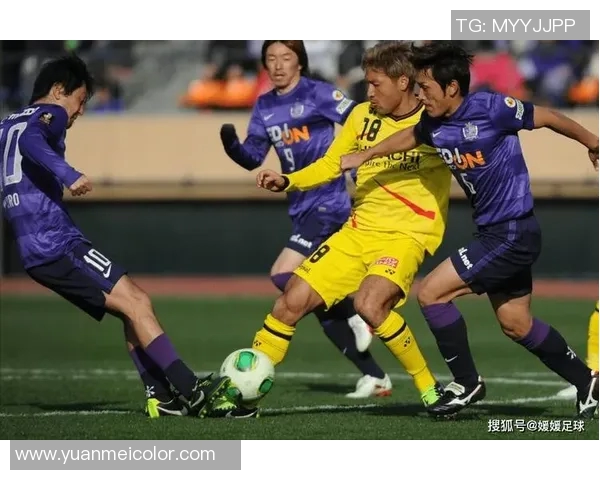 鲁能与广岛三箭激战正酣比分悬念引发球迷热议