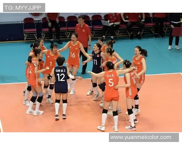 中国女排迎战乌克兰女排全力争胜展现拼搏精神与团队合作魅力